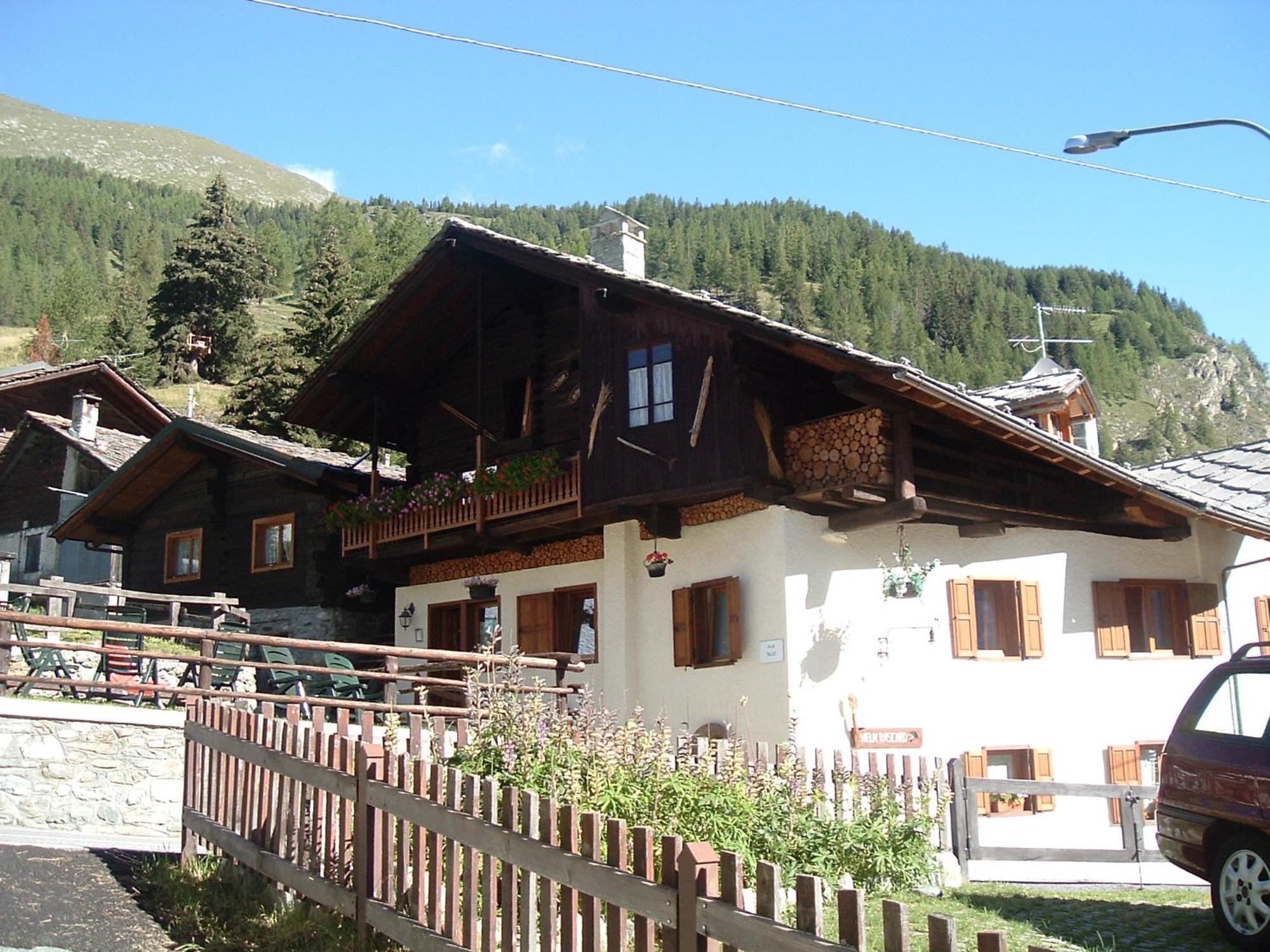 Le Vieux Rascard Chambres D'Hotes Champoluc Eksteriør billede