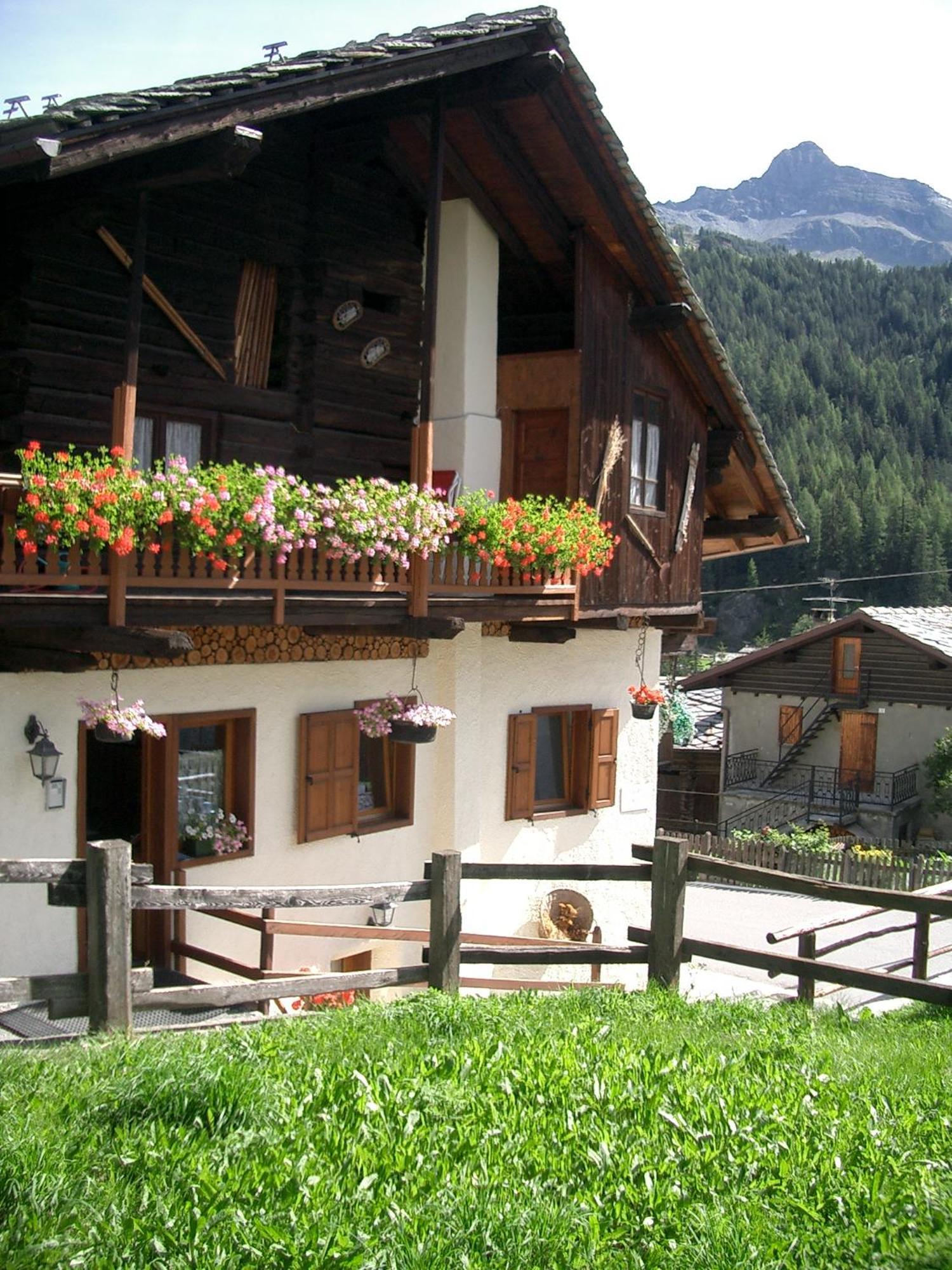 Le Vieux Rascard Chambres D'Hotes Champoluc Eksteriør billede