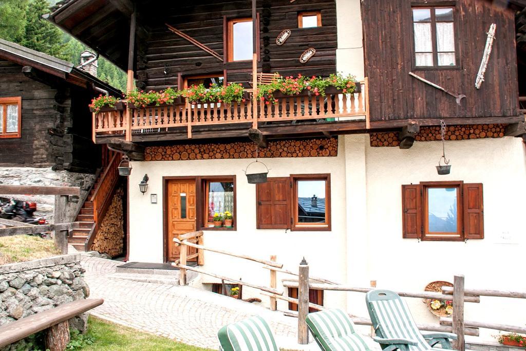 Le Vieux Rascard Chambres D'Hotes Champoluc Eksteriør billede